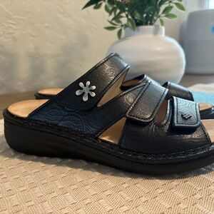 Finn Comfort Women's Grenada Black Sandals